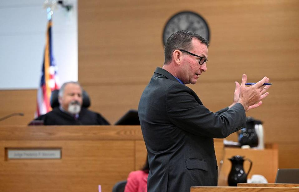 Defense attorney Sean Powers makes his opening statement to the jury for the murder trial of Shamar Johnson , who appeared in court for the 2021 shooting that killed Cecil Richardson. Tiffany Tompkins/ttompkins@bradenton.com