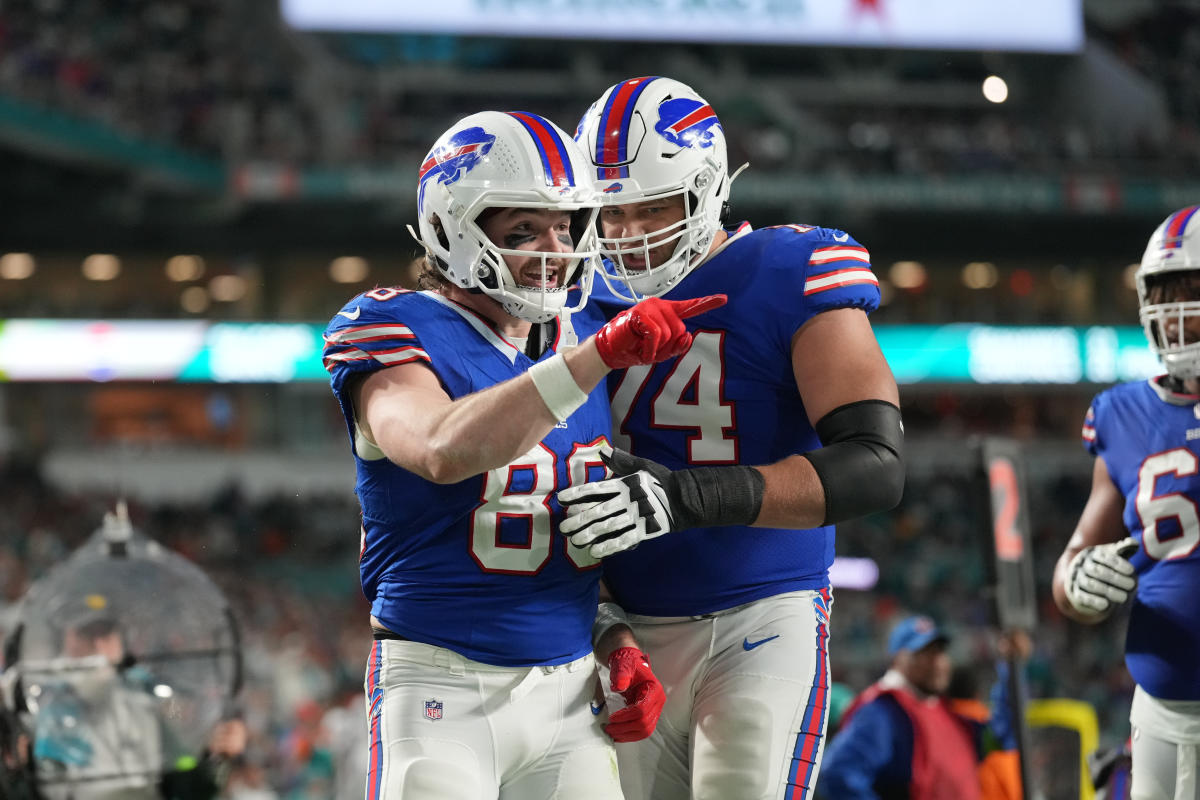 Patrick Mahomes Hypes Up His Chiefs Teammates After Win Over Bills