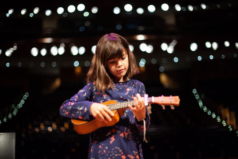 La señal infantil Pakapaka lanzó, dentro de la campaña Nosotras inventamos el mundo, un clip musical en el que un grupo de niñas cantan y tocan instrumentos 