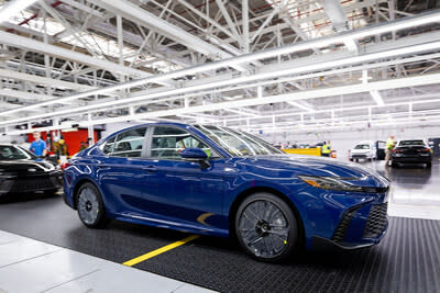 Construyendo sobre la grandeza: El Toyota Camry rediseñado se vuelve totalmente híbrido en la planta de Kentucky