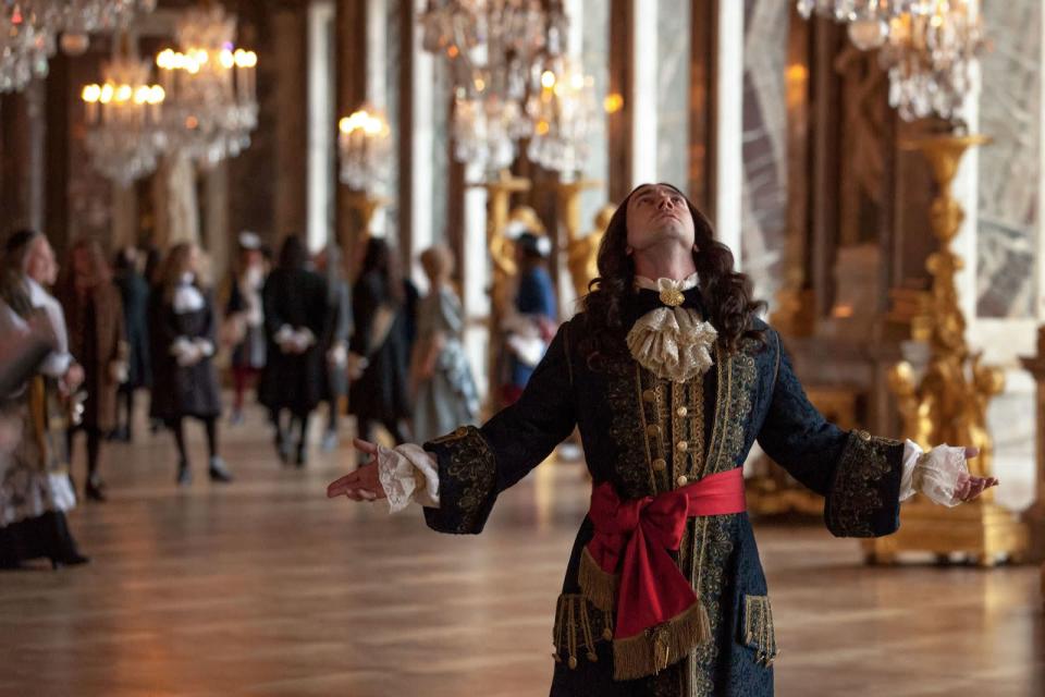 Der "Sonnenkönig" Ludwig XIV. (1638 bis 1715) galt nicht gerade als Kostverächter. Da passt es ins Bild, dass das Historienepos "Versailles" über den französischen Absolutisten und Prunk-Verehrer lange als teuerste TV-Serie galt, die je in Europa realisiert wurde. Schlappe drei Millionen Euro kostete jede Episode der Produktion mit George Blagden in der Hauptrolle. (Bild: Cotellon/Capa Drama/Banijay/Entre Chien et Loup/Canal+)