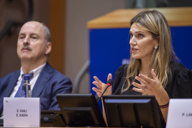 La política griega y vicepresidenta del Parlamento Europeo Eva Kaili. El máximo responsable de la Unión Europea dijo el lunes 12 de diciembre de 2022 que las acusaciones de corrupción que apuntan a la vicepresidenta del Parlamento Europeo son de "máxima preocupación"