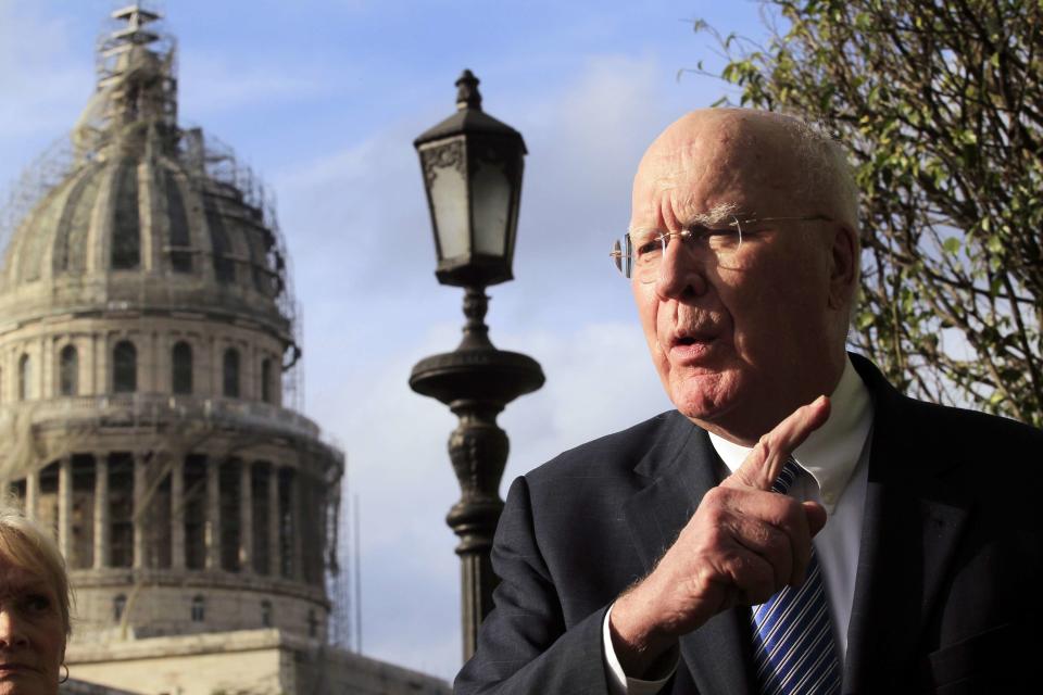 U.S. Senator Patrick Leahy, head of a U.S. delegation in the first congressional mission to Cuba since the change of policy announced by U.S. President Barack Obama on December 17, speaks to other members of the delegation in front of his hotel in downtown Havana, January 19, 2015. The U.S. will urge Cuba to lift travel restrictions on U.S. diplomats and agree to establish U.S. and Cuban embassies in historic talks in Havana this week aimed at restoring relations, a senior State Department official said on Monday. REUTERS/Stringer (CUBA - Tags: POLITICS)