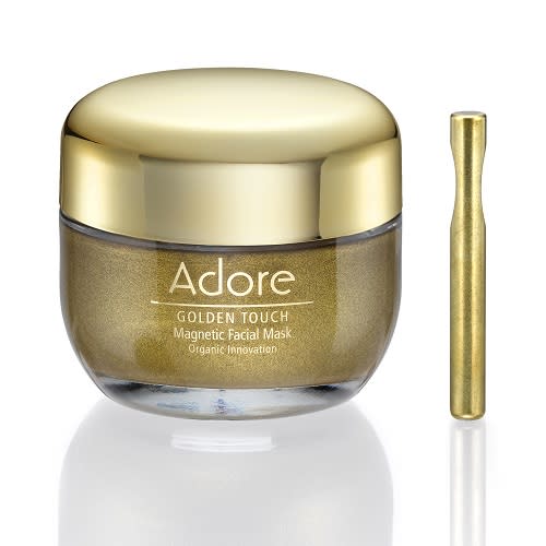 16 different ways to incorporate gold into your beauty regimen