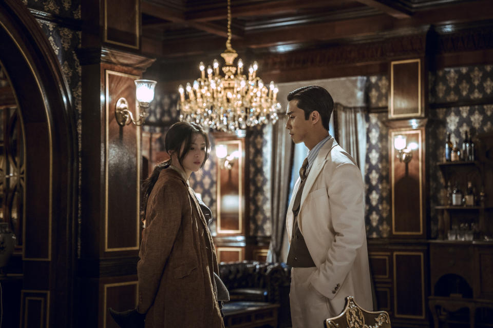 Han So-hee and Park Seo-joon in <i>Gyeongseong Creature</i><span class="copyright">Courtesy of Netflix</span>