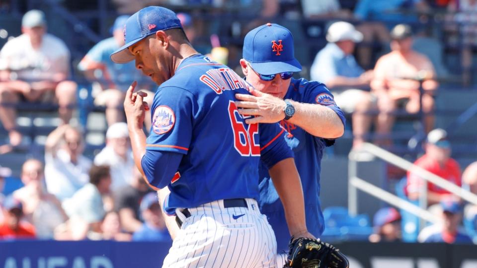 Feb 28, 2023; Port St. Lucie, Florida, USA; New York Mets manager Buck Showalter (11) replaces New York Mets starting pitcher Jose Quintana (62) during the first inning against the Houston Astros at Clover Park. Mandatory Credit: Reinhold Matay-USA TODAY Sports