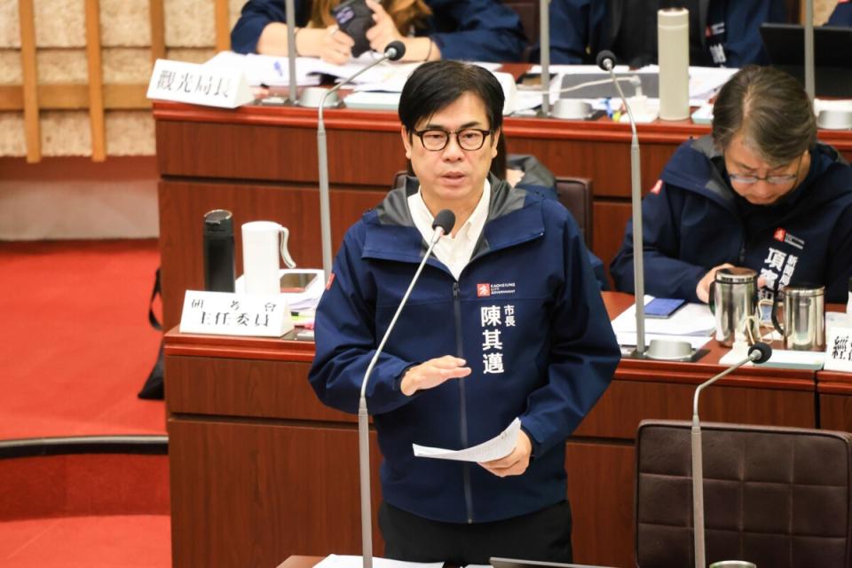 ▲高雄市長陳其邁赴議會進行施政報告與質詢，表示由不同布局串聯整體觀光並結合民間消費，才能嘉惠全體市民。（記者王苡蘋翻攝）