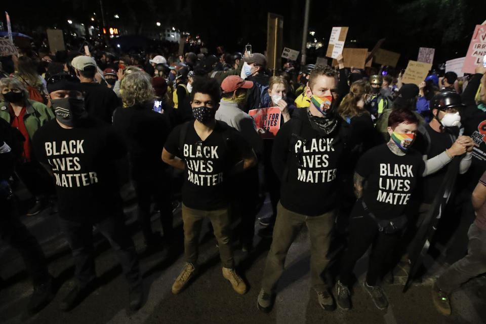 A group of military veterans outside the Mark O. Hatfield United States Courthouse during a Black Lives Matter protest in Portland, Oregon, on Friday. (Photo: AP Photo/Marcio Jose Sanchez)