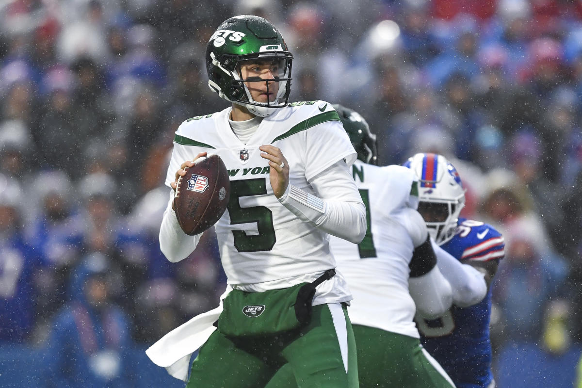 Jets QB Mike White says ribs 'good,' waiting on docs' clearance