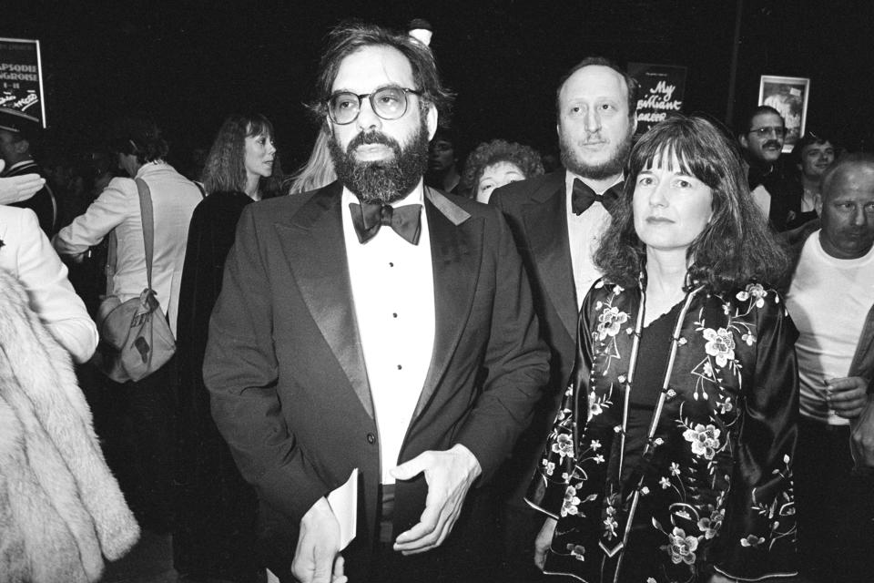 ARCHIVO - El director estadounidense Francis Ford Coppola y su esposa, Ellie, llegan para el estreno mundial de su película "Apocalypse Now" en el Festival de Cine de Cannes en el sur de Francia el 19 de mayo de 1979. Coppola regresa a Cannes con su nueva película " Megalópolis". (Foto AP, archivo)