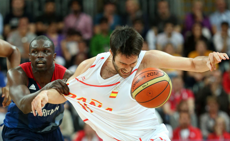 LONDON, ENGLAND - AUGUST 02: Fernando San Emeterio #11 of Spain loses control of the ball against Luol Deng #9 of Great Britain in the first half during the Men's Basketball Preliminary Round match on Day 6 of the London 2012 Olympic Games at Basketball Arena on August 2, 2012 in London, England. (Photo by Christian Petersen/Getty Images)