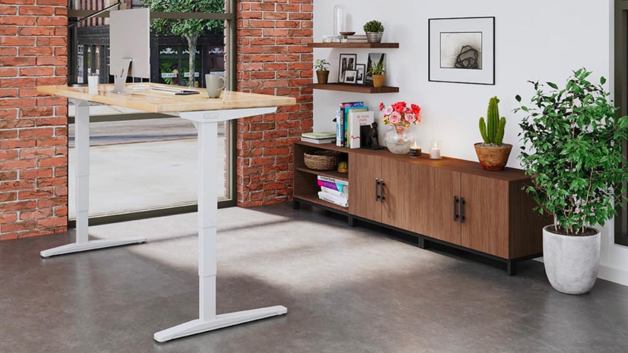  Uplift V2 standing desk  