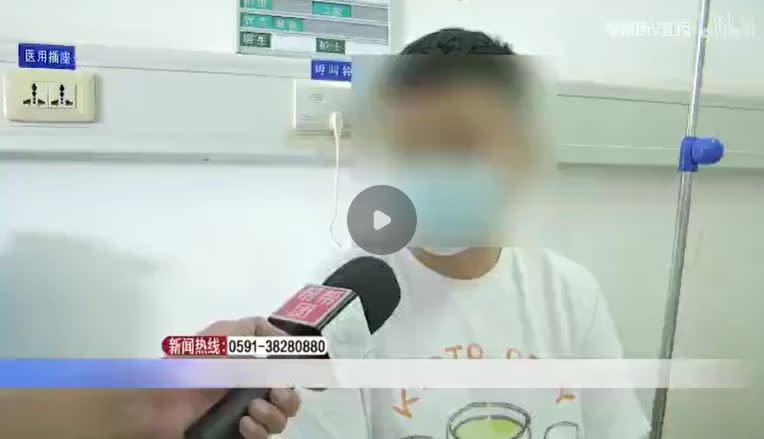 中國一名30歲男子，連續玩手機玩4個小時，最後竟出現胸悶。（圖／翻攝自中國科協科普中國官方平台）