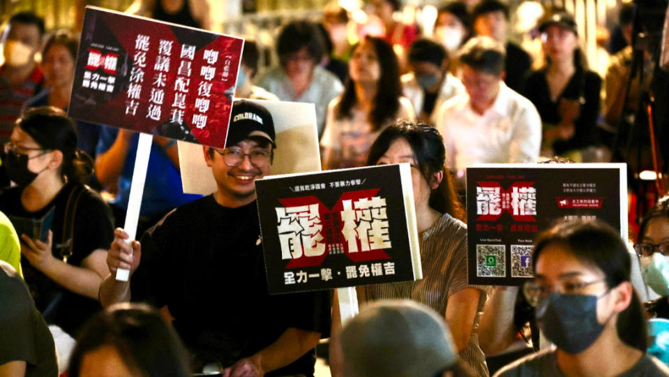 反對沒收罷免權．公民開講活動在濟南路舉行。廖瑞祥攝