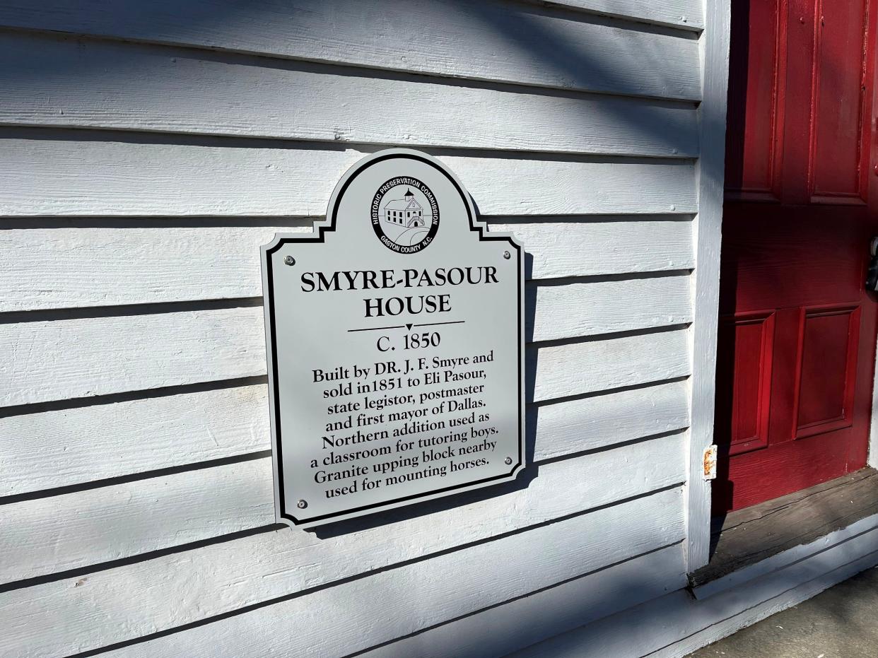 Historical Placard on Dallas' Smyre-Pasour house.