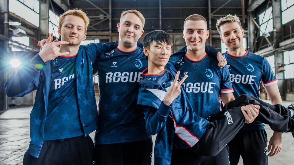 LEC Champions Rogue surprised fans with a strong showing, making it out of Group C as second seed after falling to DRX in the tiebreaker. (Photo: Riot Games)