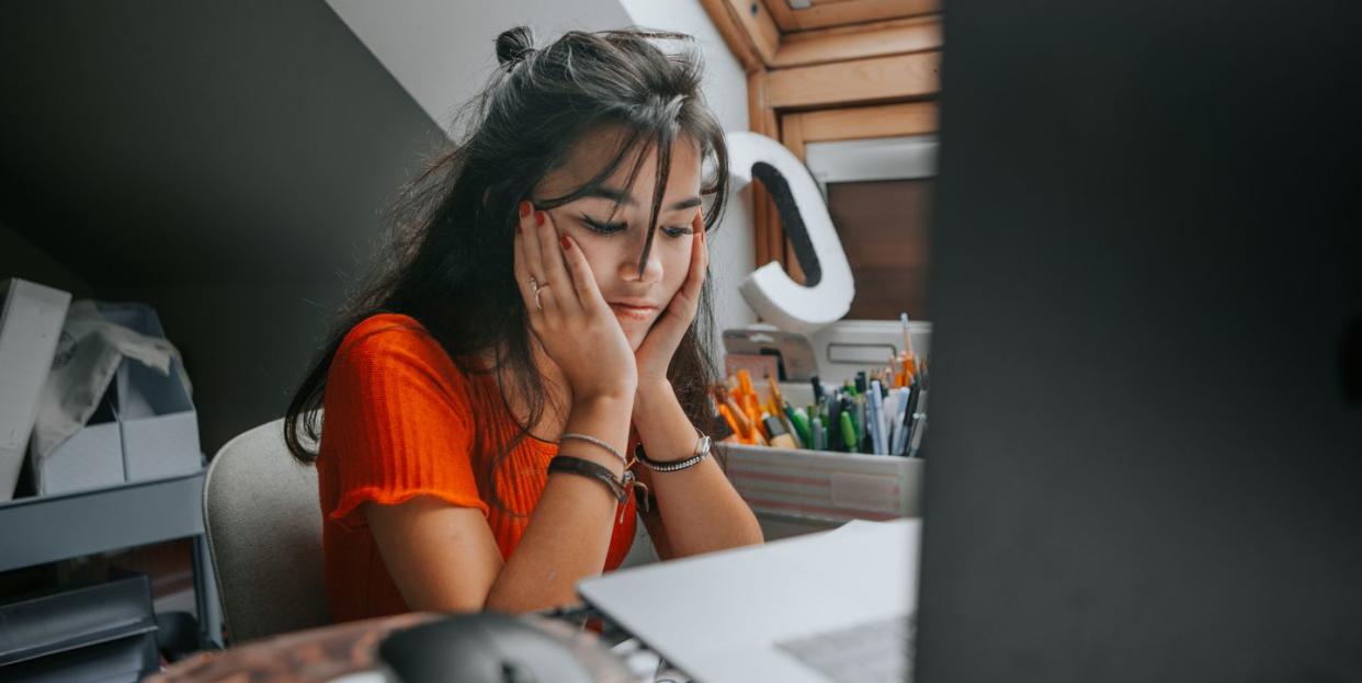 woman stressed on laptop