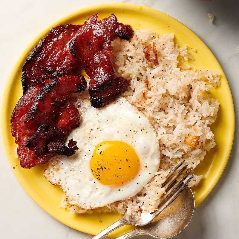 Sinangag (Filipino Garlic Fried Rice)