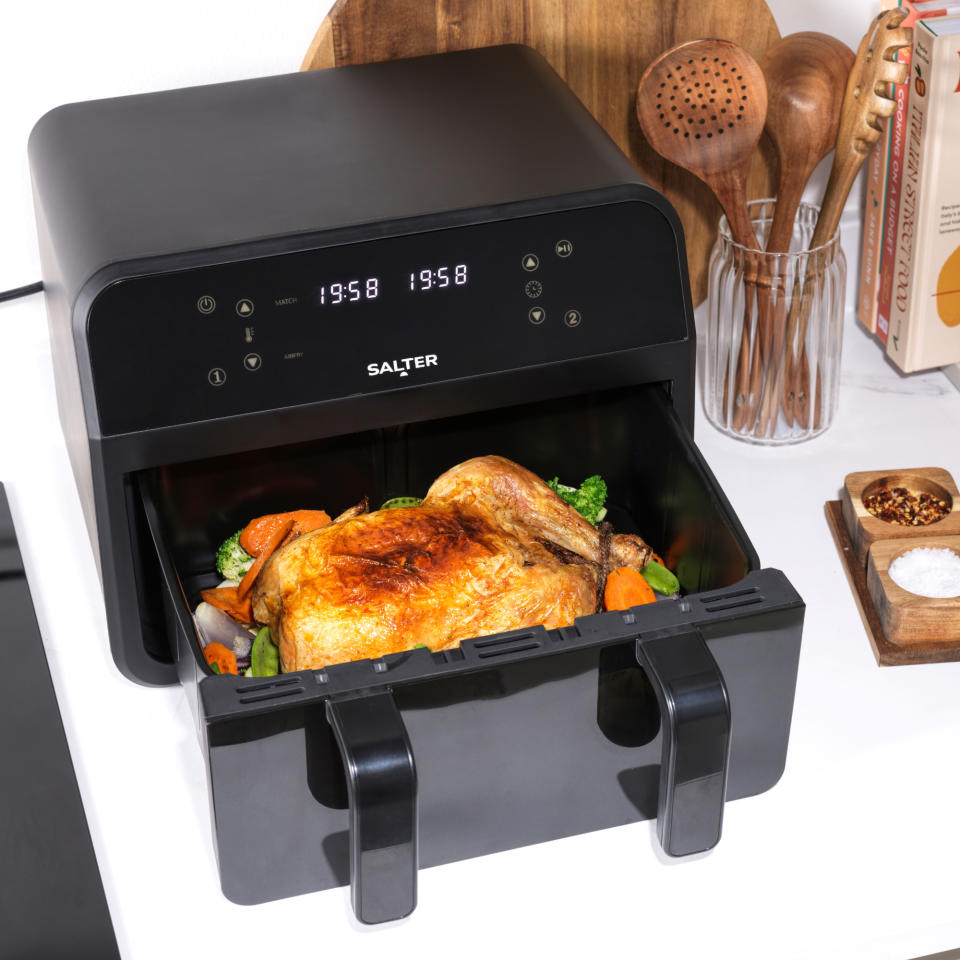 Salter 7L dual air fryer with divider on kitchen worktop