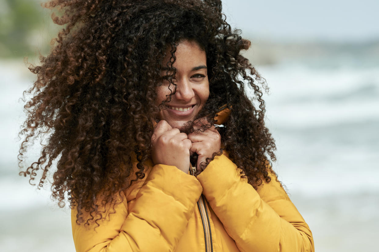 El chebe promete cuidar el cabello, hidratarlo, hacerlo menos propenso al quiebre y, en consecuencia, permitir que se mantenga largo y fuerte. (Getty Creative)