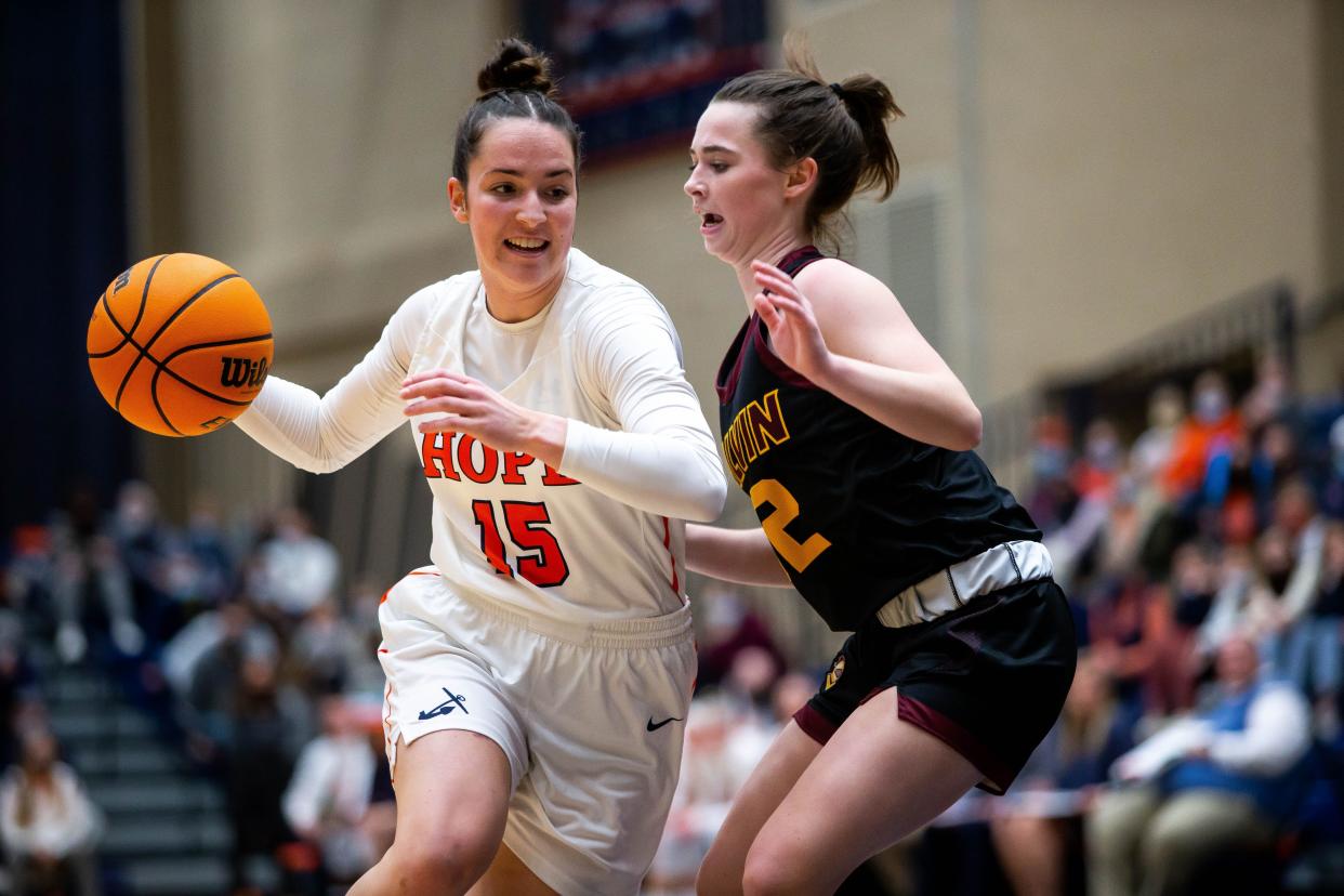 Hope's Ella McKinney drives to the basket during a game against rival Calvin University Wednesday, Dec. 1, 2021, at DeVos Fieldhouse. 