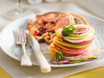 Apple, red onion and mint salad