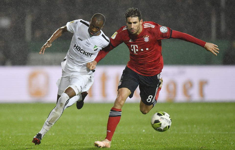 Roedinghausen's Kelvin Lunga, left, and Bayern's Javi Martinez challenge for the ball during the German soccer cup, DFB Pokal, match between the 4th divisioner SV Roedinghausen and Bayern Munich in Osnabrueck, Germany, Tuesday, Oct. 30, 2018. (AP Photo/Martin Meissner)