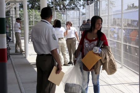 A Cuban migrant arrives after she traveled from Costa Rica to El Salvador and continued by bus to the Mexico-Guatemala border in Ciudad Hidalgo, in Chiapas state, Mexico January 13, 2016. REUTERS/Jose Torres/File Photo