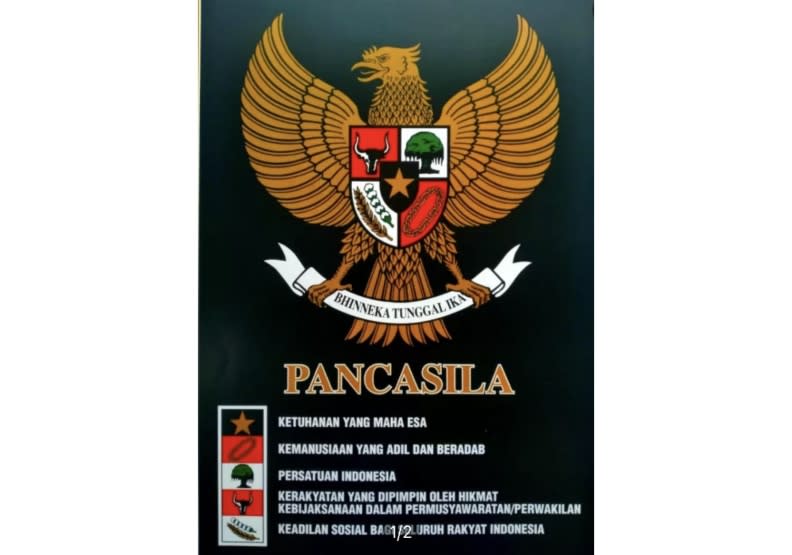 印尼國徽，老鷹爪上抓的橫幅寫的是「異中求同」（國家精神）。圖片由賴珩佳提供