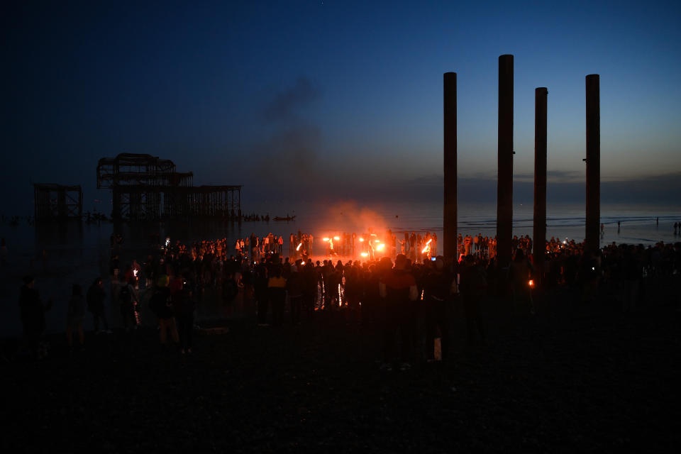 BRIGHTON, UNITED KINGDOM - MARCH 30: Fire jugglers draw a crowd on Brighton beach on March 30, 2021 in Brighton, United Kingdom.  (Photo by Mike Hewitt/Getty Images)