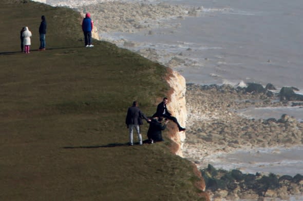 men-pose-pics-beachy-head-dangerous