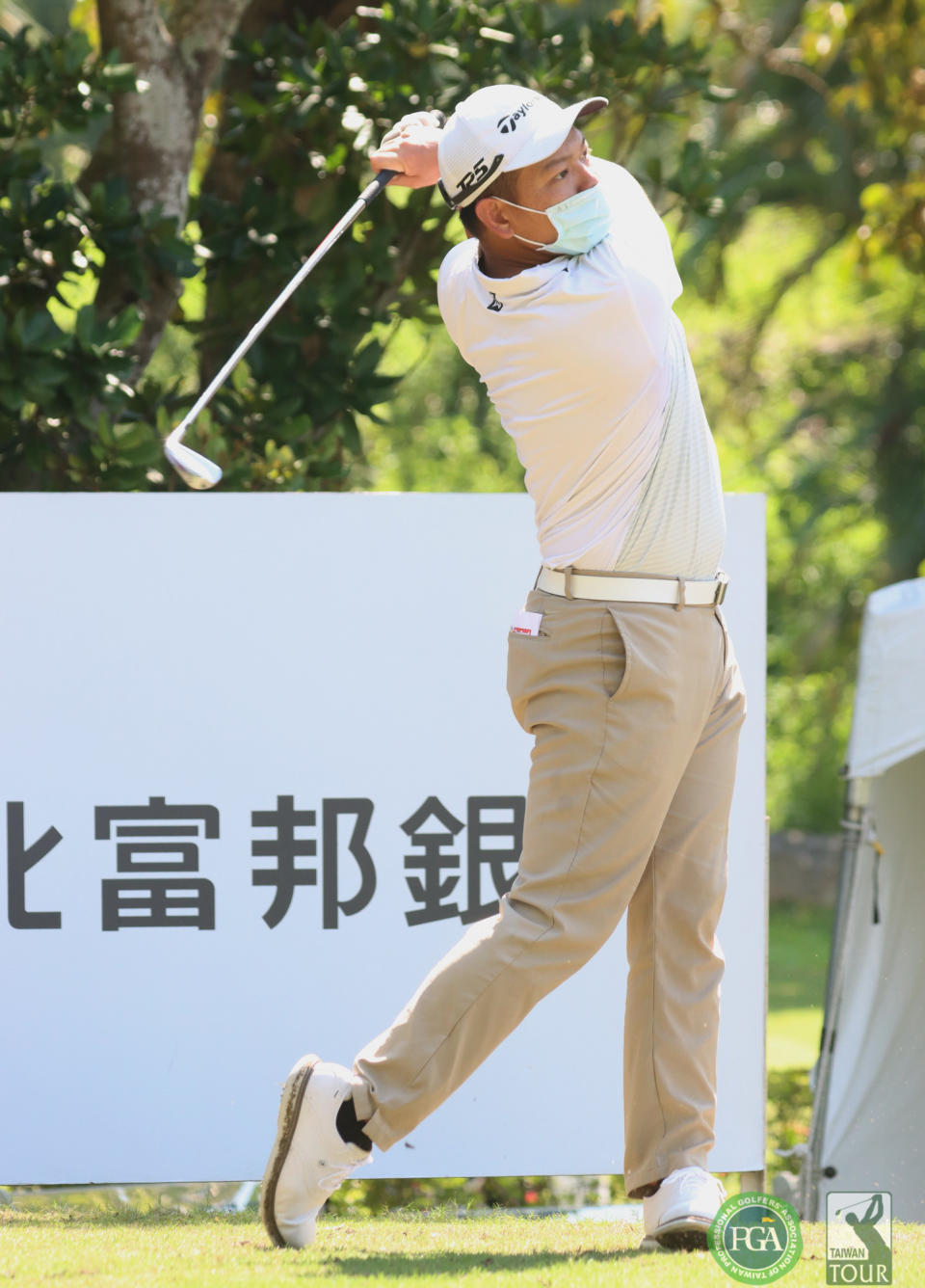 第一回合林張恆64桿(-8)暫列第一(鍾豐榮攝影)