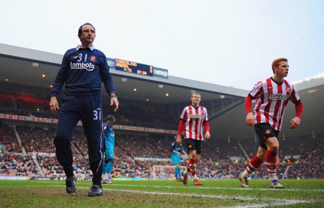 Sunderland manager Martin O'Neill looks on with Jack Colback during the Premier League match between Sunderland and Arsenal at the Stadium of Light on February 11, 2012