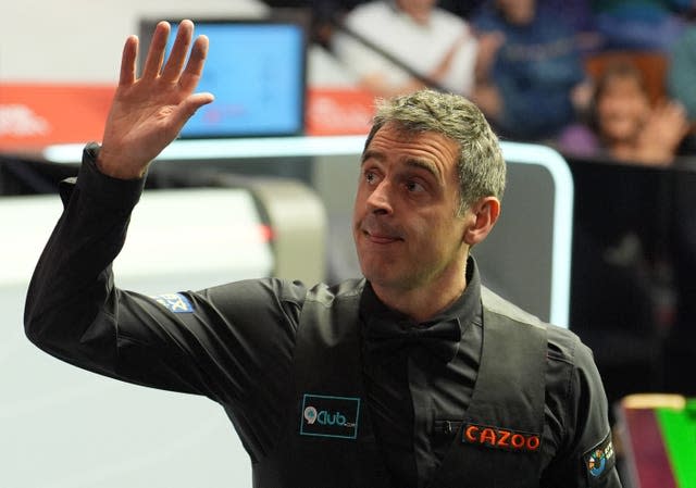 Ronnie O’Sullivan waves to the crowd