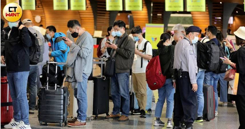 疾管署在4處國際機場實施採檢，首4日共有21名旅客被驗出病毒。（示意圖／方萬民攝）