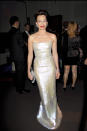 <p>Déjà maîtresse de cérémonie en 1997, Kristin Scott Thomas rempile en 2010. Elle est sublime dans une robe fourreau en sequins Armani.</p>