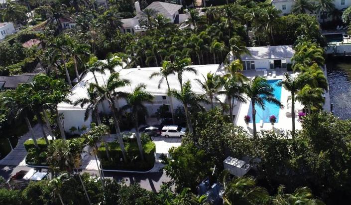 Vista aérea de la antigua mansión de Jeffrey Epstein ubicada en 358 Brillo Way en Palm Beach, Florida.