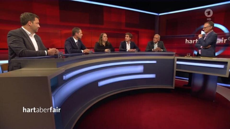 Die Runde bei "Hart aber Fair" (v.l.):  SPD-Generalsekretär Lars Klingbeil, CDU-Landesvorsitzender in Thüringen Mike Mohring, Grüne-Jugendbundessprecherin Ricarda Lang, Spiegel-Journalist Markus Feldenkirchen, Journalist und Politikberater Michael Spreng und Moderator Frank Plasberg. Foto: ARD Screenshot