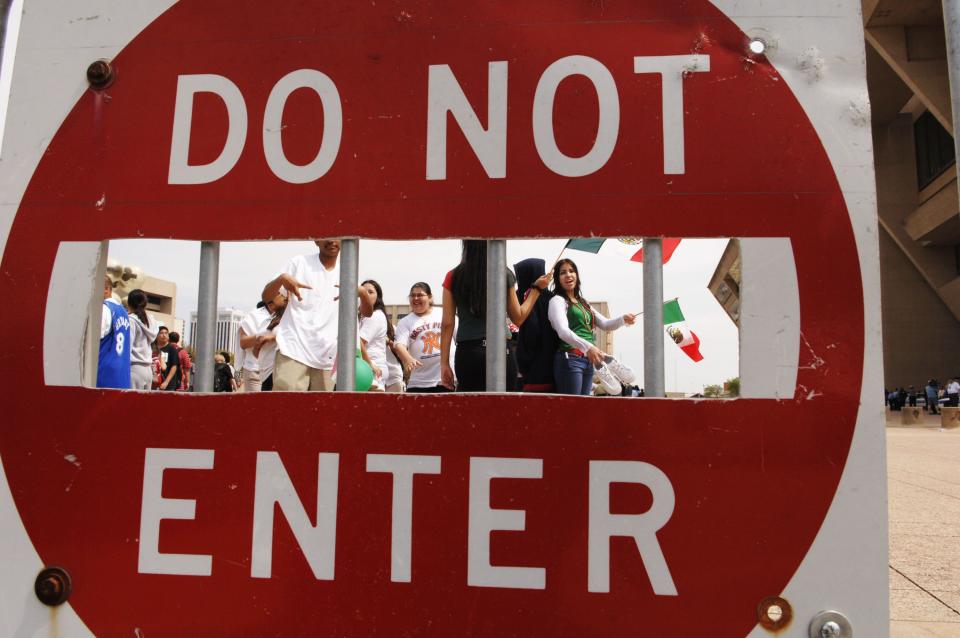 Una protesta de estudiantes en Dallas, Texas protestando contra la política de inmigración de Estados Unidos. (Foto de Jensen Walker/Getty Images)