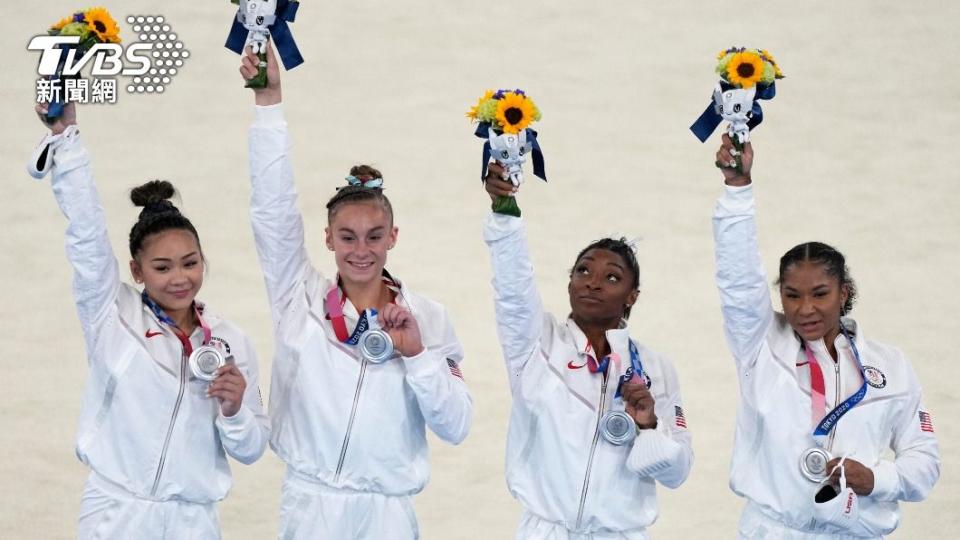 美國女子體操隊在團體項目中拿下銀牌。（圖／達志影像美聯社）