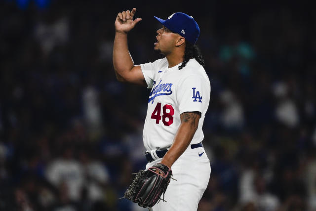 Dodgers reliever Brusdar Graterol reunites with mom, extends