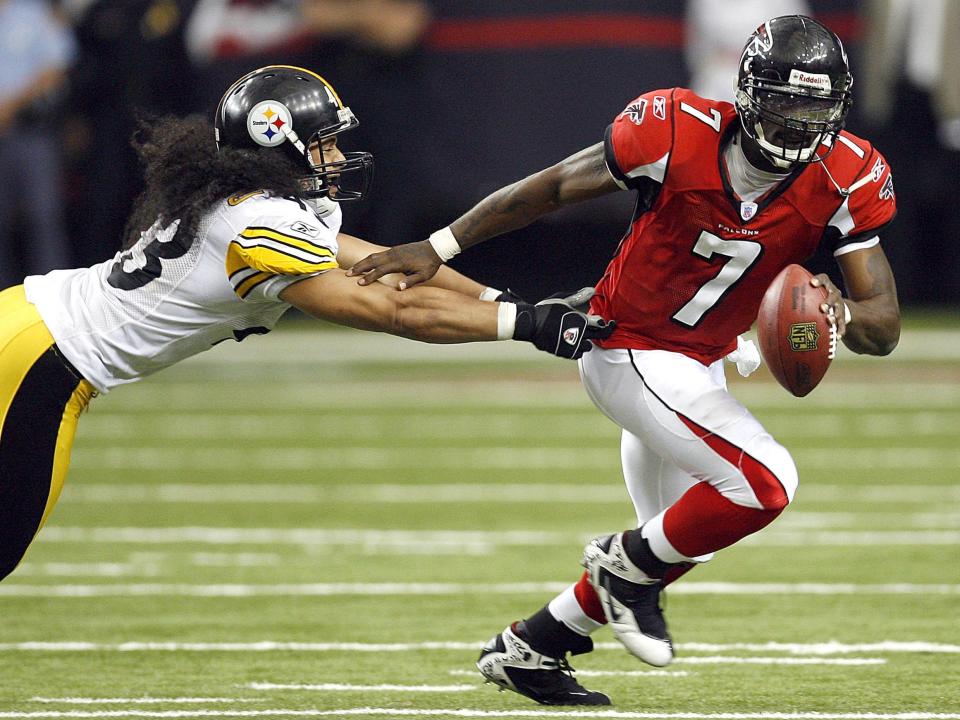 Michael Vick escapes a tackle against the Pittsburgh Steelers.