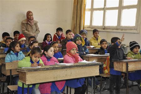 Kurdish students sit in their classroom in the town of Rumeilan, near the Syrian/Iraqi border, December 10, 2013. Picture taken December 10, 2013. REUTERS/Rodi Said
