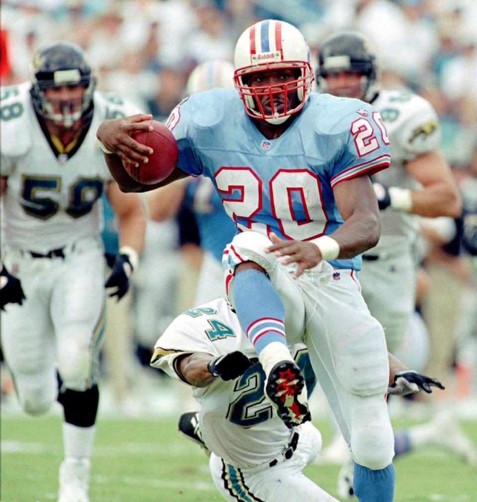 Houston Oilers running back Rodney Thomas (20) high steps away from Jacksonville Jaguars Bryan Schwartz (58) and Harry Colon (24) during a second half run Sept. 3, 1995 in Jacksonville, Fla. The Oilers defeated the Jags 10-3.
