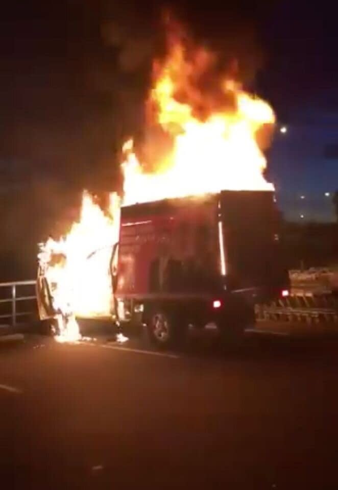 The truck was destroyed by fire outside the Shoreline shopping centre in Howrah on Sunday. Source: Twitter/PaulineHansonOz