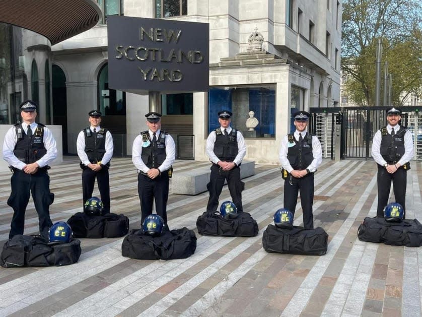 Officers L-R: PC Freddie Clark, PC Nick Fox, PC Tom Pearson, PC Matt Patterson, PC Josh Long, PC Kieran Cook scaled Mount SnowdonMet Police