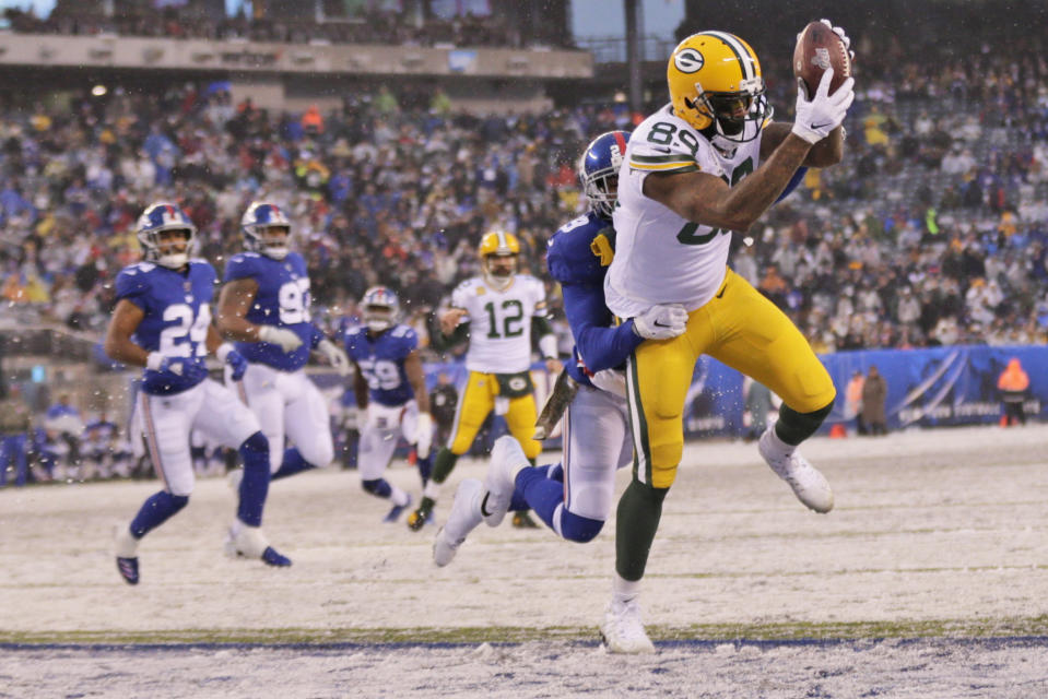 Green Bay Packers' Marcedes Lewis, right, catches a touchdown during the second half of an NFL football game against the New York Giants, Sunday, Dec. 1, 2019, in East Rutherford, N.J. (AP Photo/Adam Hunger)