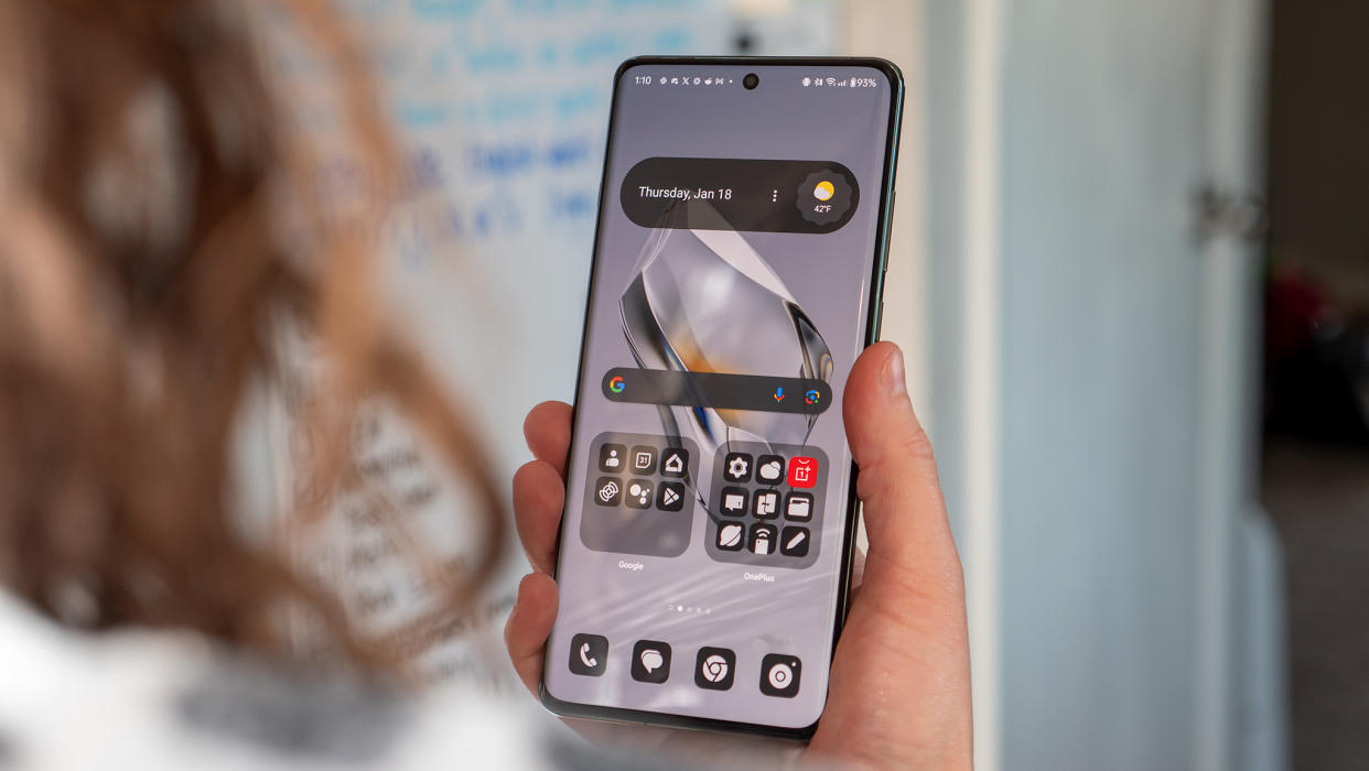  The OnePlus 12's home screen. 
