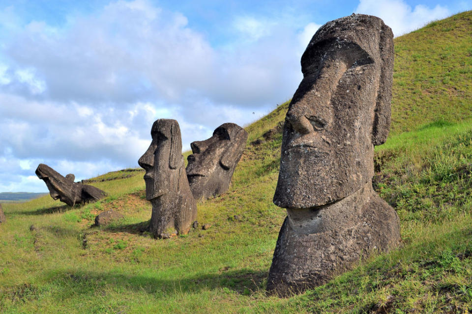 Las típicas figuras humanas que se encuentran en la Isla de Pascua. La petición de repatriación del <span>Hoa Hakananaiʻa </span>ha sido apoyada por el gobierno chileno. (Foto: Getty).