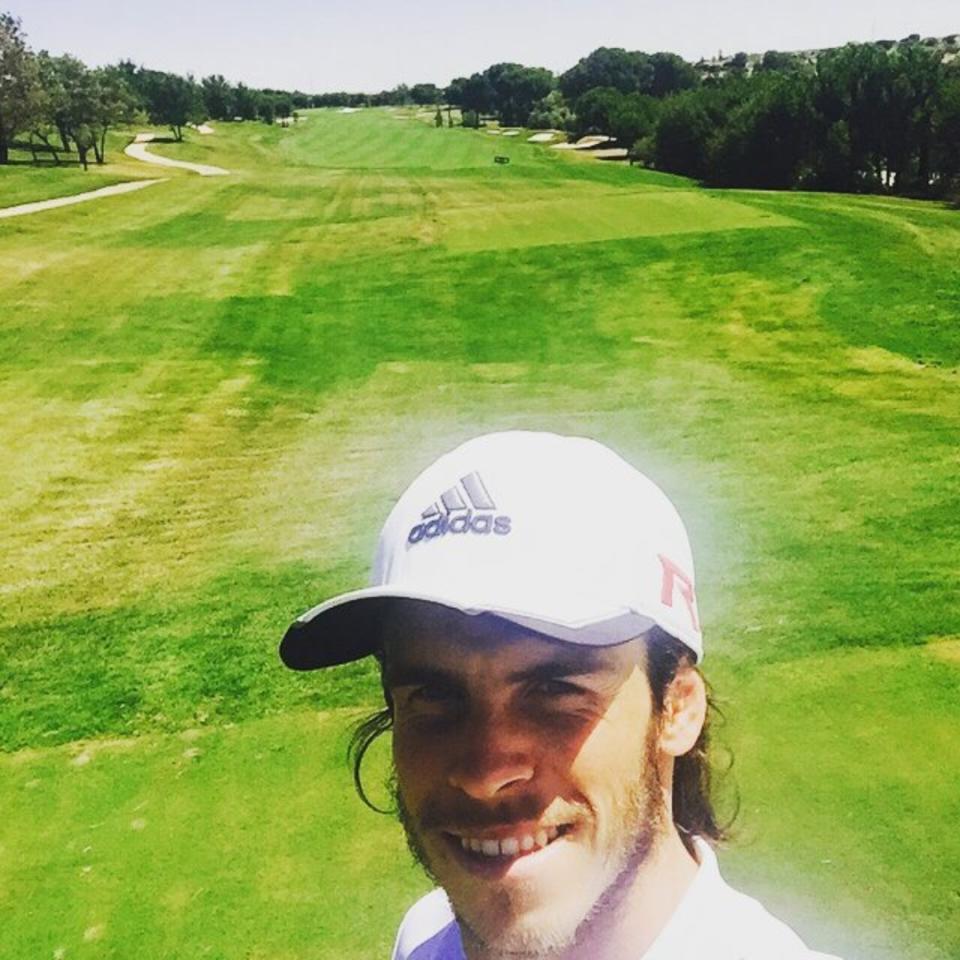 Para días especiales prefiere desplazarse al Real Club de Valderrama en San Roque, en la provincia de Cádiz, donde también se le ha visto disfrutando del golf. (Foto: Instagram / <a href="http://www.instagram.com/p/6C0OKOxFIM/" rel="nofollow noopener" target="_blank" data-ylk="slk:@garethbale11;elm:context_link;itc:0;sec:content-canvas" class="link ">@garethbale11</a>).